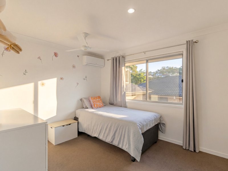 Photo - 2/1 Tooma Place, Pacific Pines QLD 4211 - Image 11