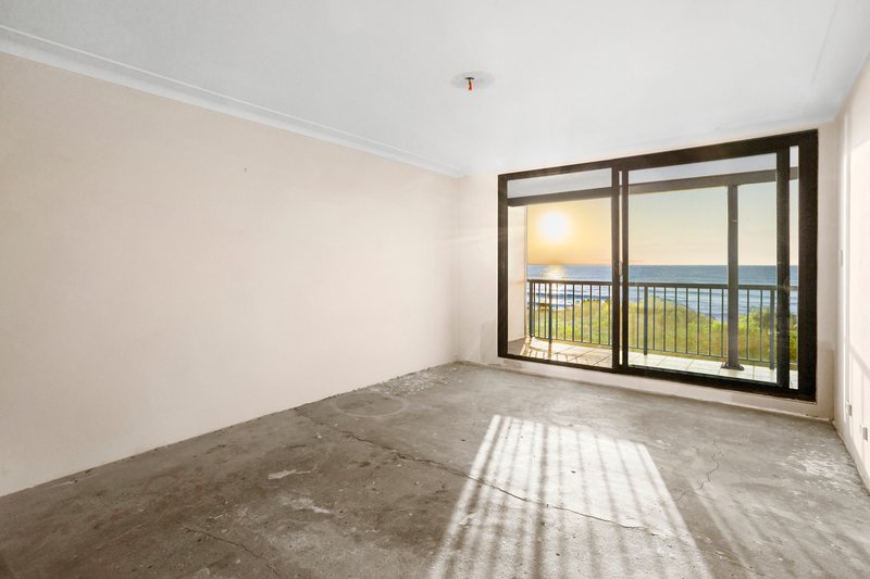 Photo - 2/1 Tourmaline Street, Narrabeen NSW 2101 - Image 2