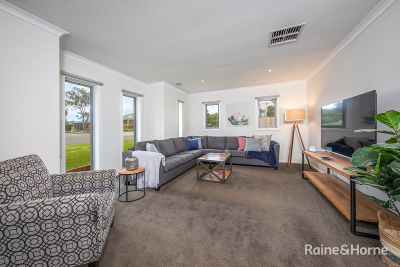 Photo - 21 Towerbridge Rise, Sunbury VIC 3429 - Image 3