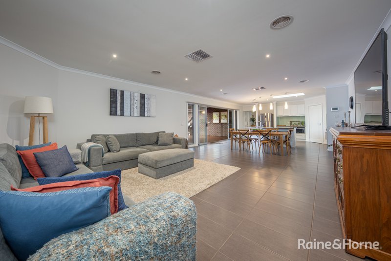 Photo - 21 Towerbridge Rise, Sunbury VIC 3429 - Image 7