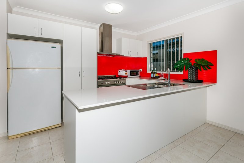 Photo - 21 Travertine Avenue, Logan Reserve QLD 4133 - Image 3