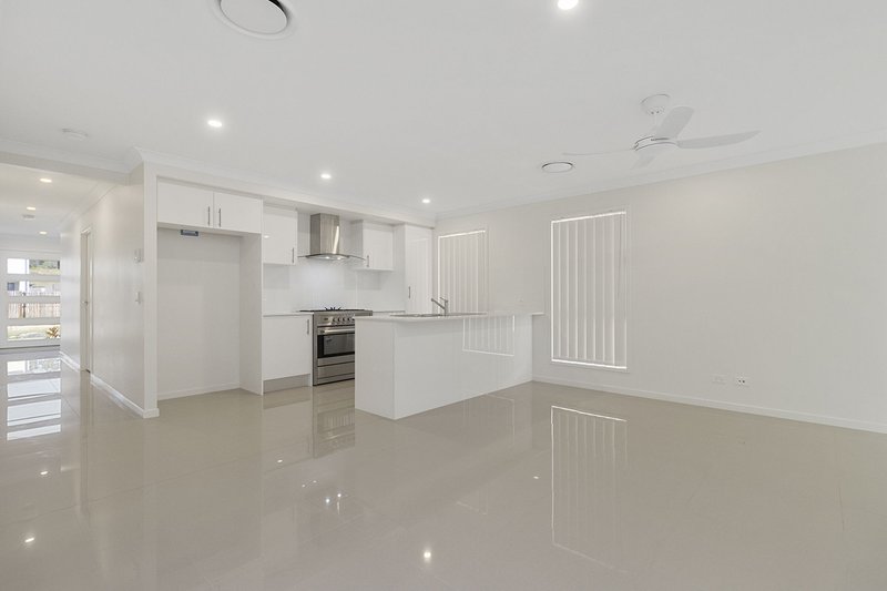 Photo - 21 Treadwell Road, White Rock QLD 4306 - Image 5