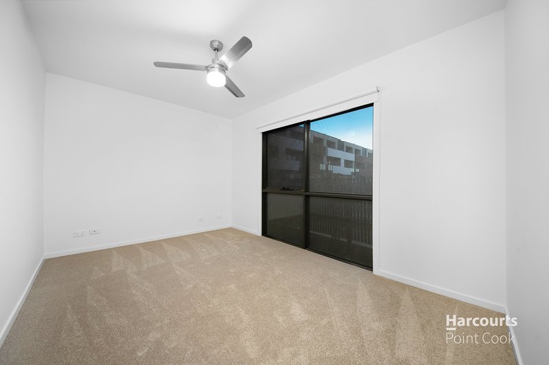 Photo - 21 Tribeca Drive, Point Cook VIC 3030 - Image 3