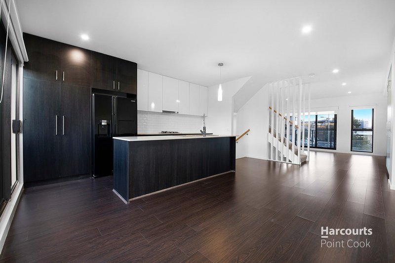 Photo - 21 Tribeca Drive, Point Cook VIC 3030 - Image 12