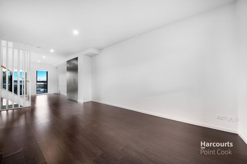 Photo - 21 Tribeca Drive, Point Cook VIC 3030 - Image 14