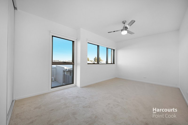 Photo - 21 Tribeca Drive, Point Cook VIC 3030 - Image 15