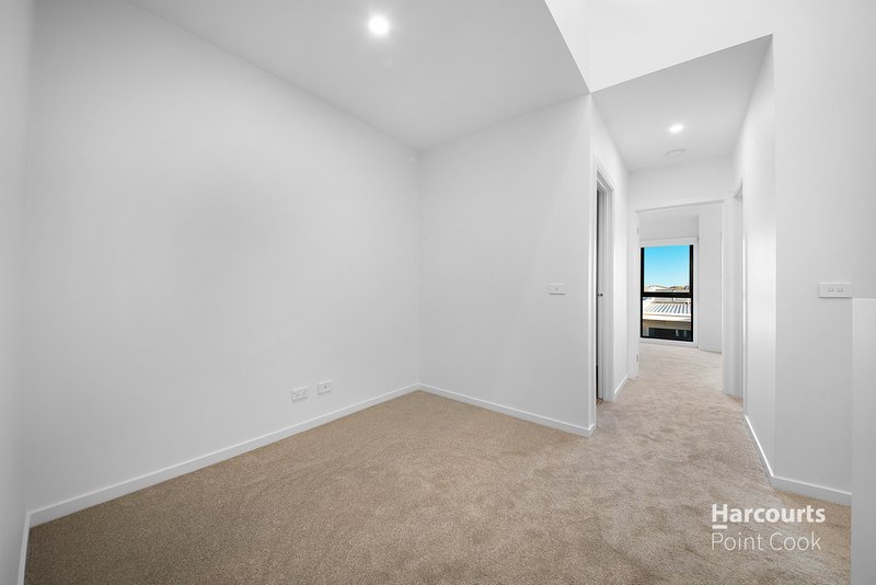 Photo - 21 Tribeca Drive, Point Cook VIC 3030 - Image 16