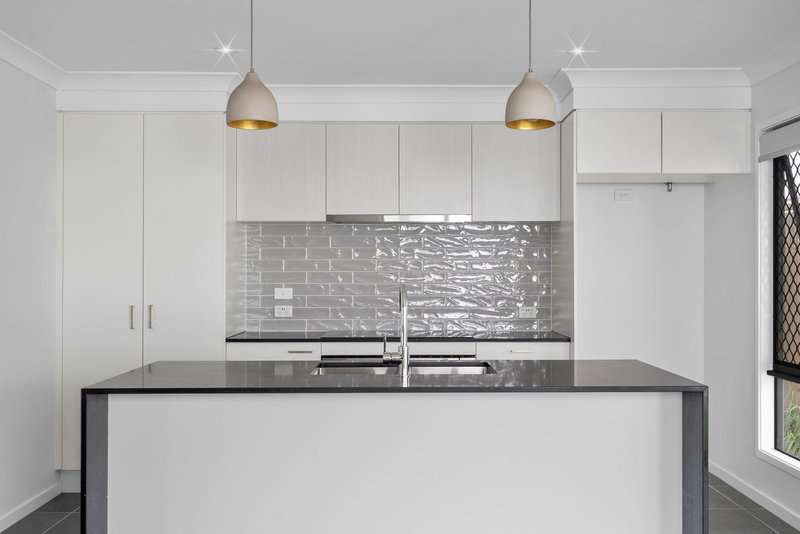 Photo - 21 Tropic Street, Morayfield QLD 4506 - Image 8