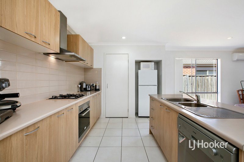 Photo - 21 Tusmore Road, Point Cook VIC 3030 - Image 2