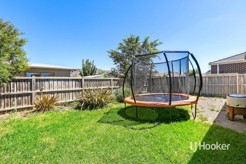 Photo - 21 Tusmore Road, Point Cook VIC 3030 - Image 5