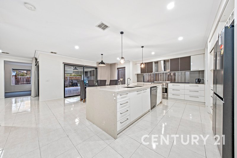 Photo - 21 Tweed Road, Clyde North VIC 3978 - Image 6
