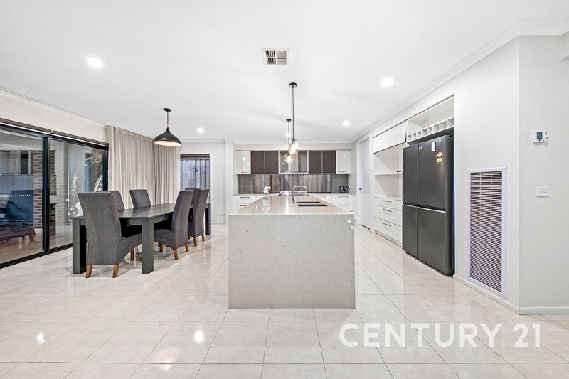 Photo - 21 Tweed Road, Clyde North VIC 3978 - Image 7