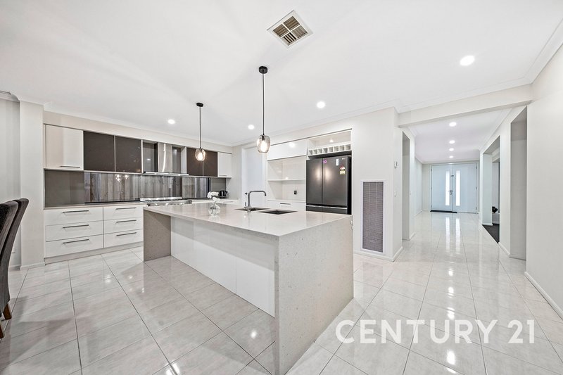 Photo - 21 Tweed Road, Clyde North VIC 3978 - Image 8