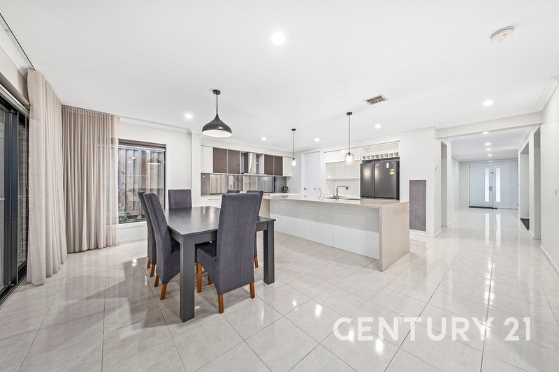 Photo - 21 Tweed Road, Clyde North VIC 3978 - Image 9