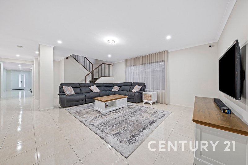 Photo - 21 Tweed Road, Clyde North VIC 3978 - Image 10