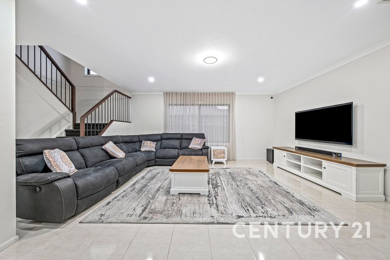 Photo - 21 Tweed Road, Clyde North VIC 3978 - Image 11