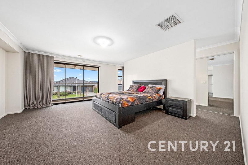 Photo - 21 Tweed Road, Clyde North VIC 3978 - Image 17