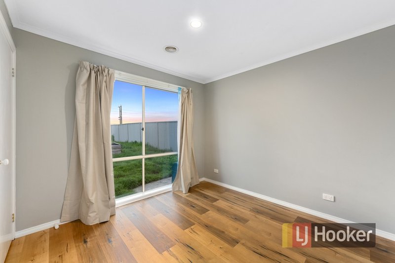 Photo - 21 Tyrell Place, Pakenham VIC 3810 - Image 11