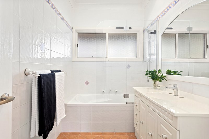 Photo - 21 Ventura Avenue, Miranda NSW 2228 - Image 5