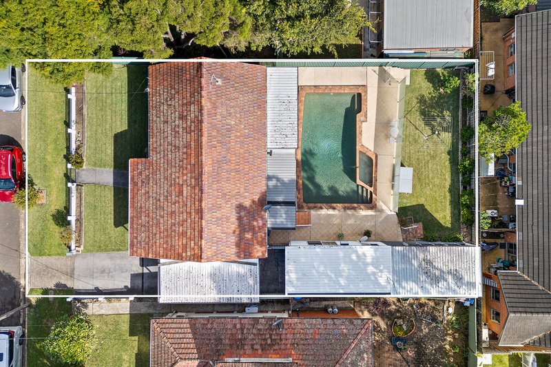 Photo - 21 Ventura Avenue, Miranda NSW 2228 - Image 9