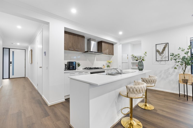 Photo - 21 Vietri Street, Berwick VIC 3806 - Image 6