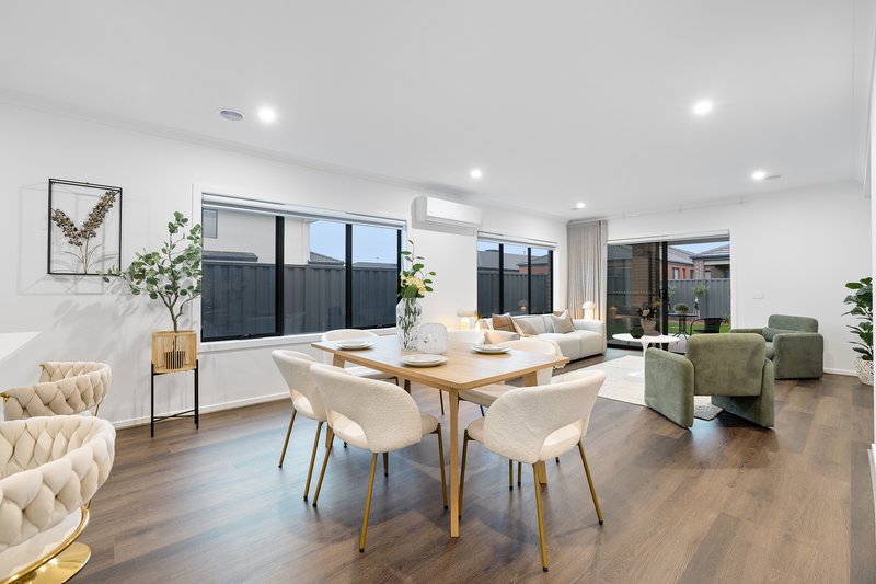 Photo - 21 Vietri Street, Berwick VIC 3806 - Image 7