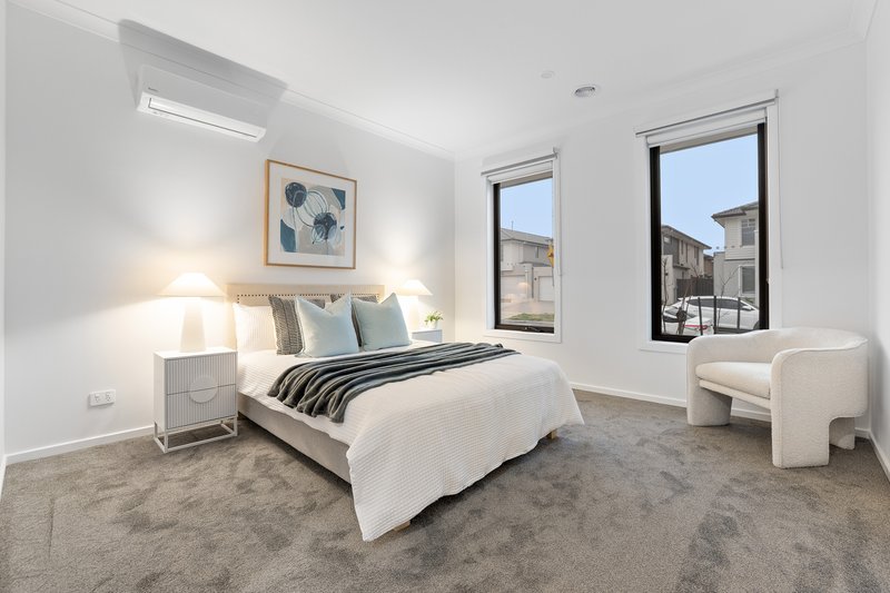 Photo - 21 Vietri Street, Berwick VIC 3806 - Image 9