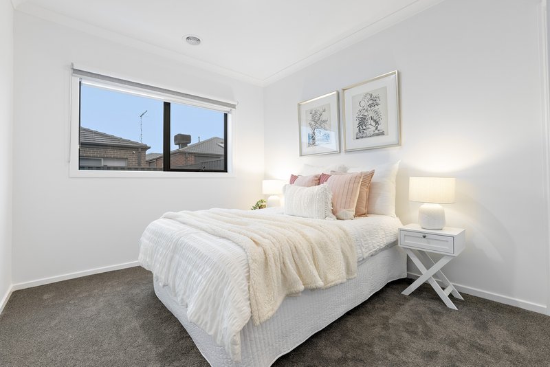 Photo - 21 Vietri Street, Berwick VIC 3806 - Image 11