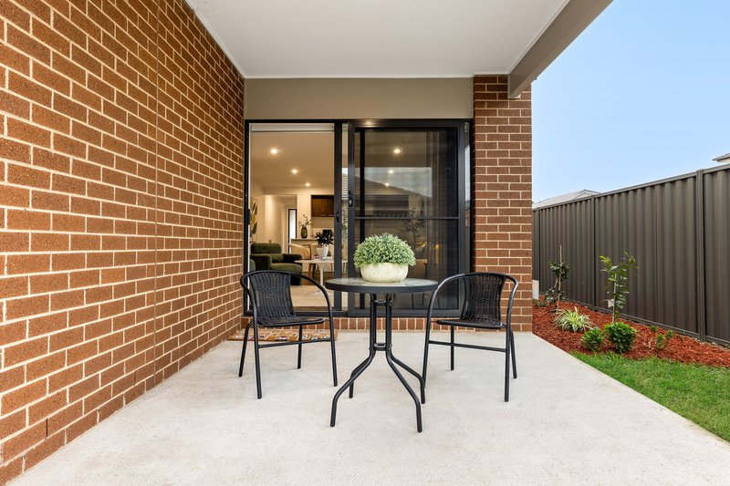 Photo - 21 Vietri Street, Berwick VIC 3806 - Image 13