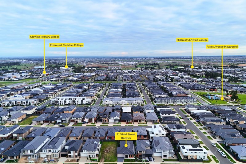 Photo - 21 Vietri Street, Berwick VIC 3806 - Image 16