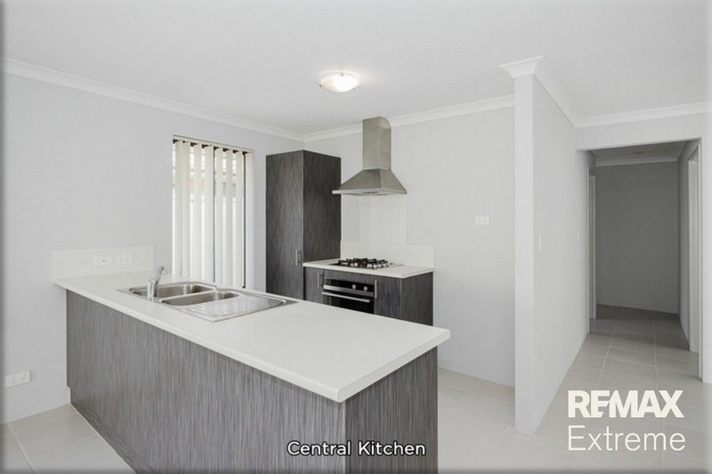 Photo - 21 Vignerons Loop, Hocking WA 6065 - Image 7