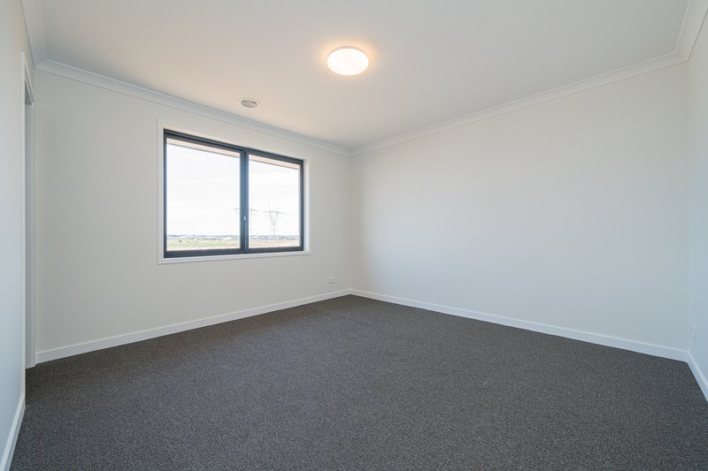 Photo - 21 Villa Doria Drive, Clyde North VIC 3978 - Image 8