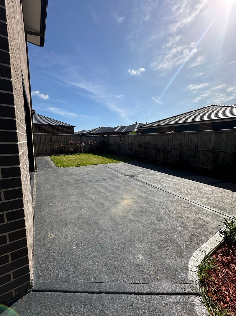 Photo - 21 Villa Doria Drive, Clyde North VIC 3978 - Image 13