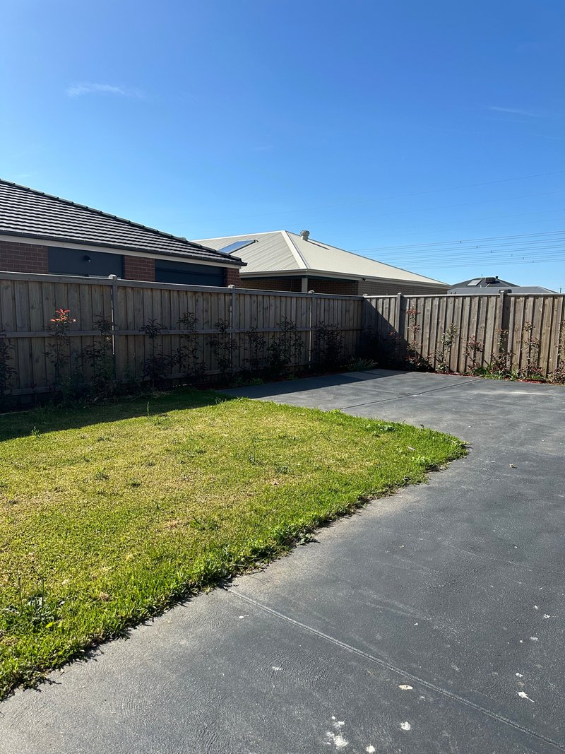 Photo - 21 Villa Doria Drive, Clyde North VIC 3978 - Image 14