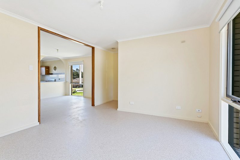 Photo - 21 Vilna Crescent, Hackham West SA 5163 - Image 4