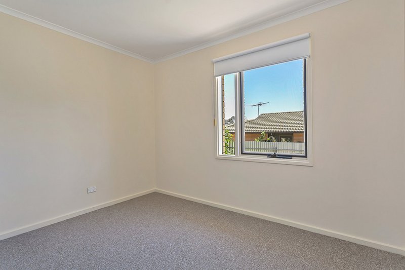 Photo - 21 Vilna Crescent, Hackham West SA 5163 - Image 6