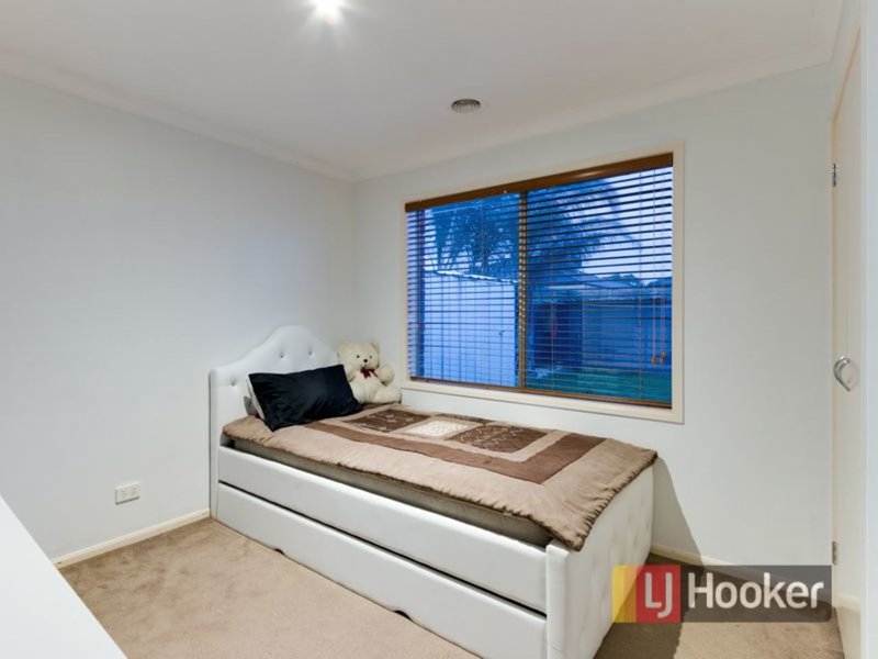 Photo - 21 Violet Way, Cranbourne VIC 3977 - Image 10