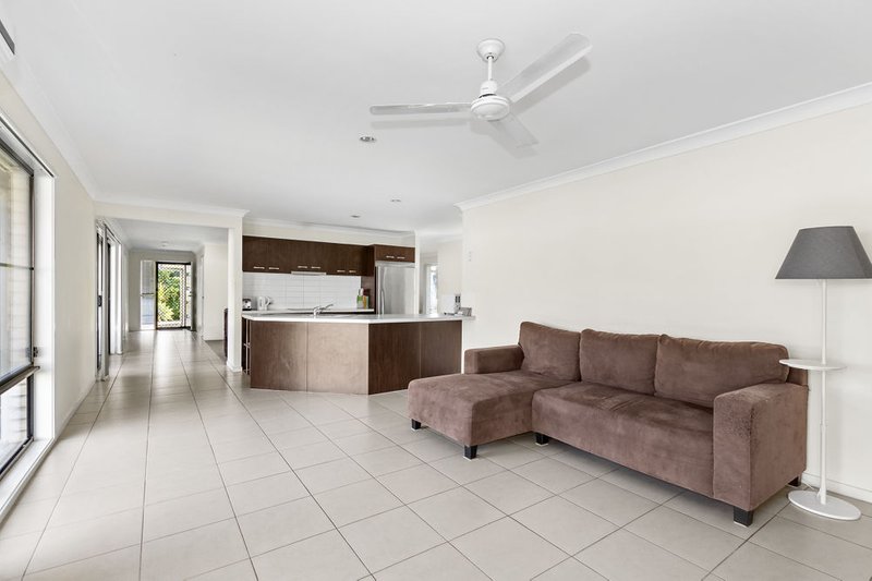 Photo - 21 Wakeham Street, Kallangur QLD 4503 - Image 5