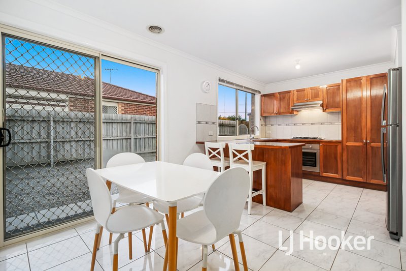 Photo - 21 Wakenshaw Crescent, Pakenham VIC 3810 - Image 3