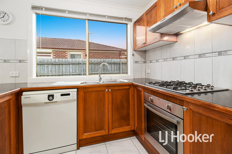 Photo - 21 Wakenshaw Crescent, Pakenham VIC 3810 - Image 6