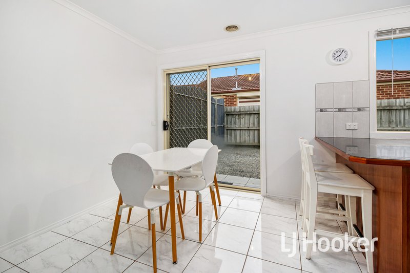 Photo - 21 Wakenshaw Crescent, Pakenham VIC 3810 - Image 7