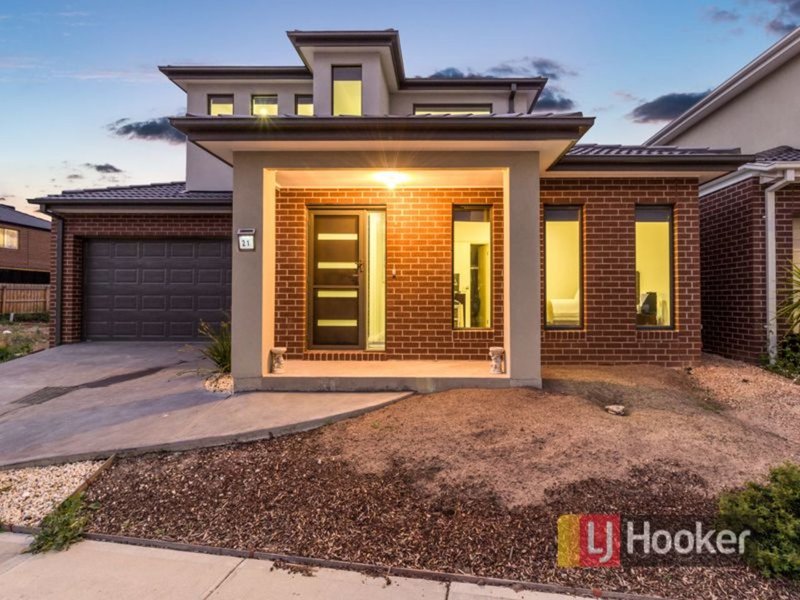 21 Waltzing Drive, Lynbrook VIC 3975