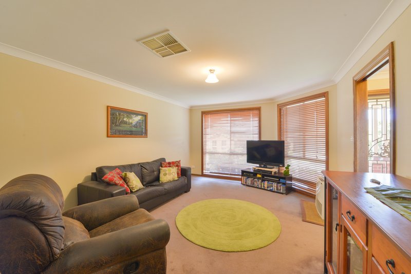 Photo - 21 Warburton Drive, Westdale NSW 2340 - Image 4