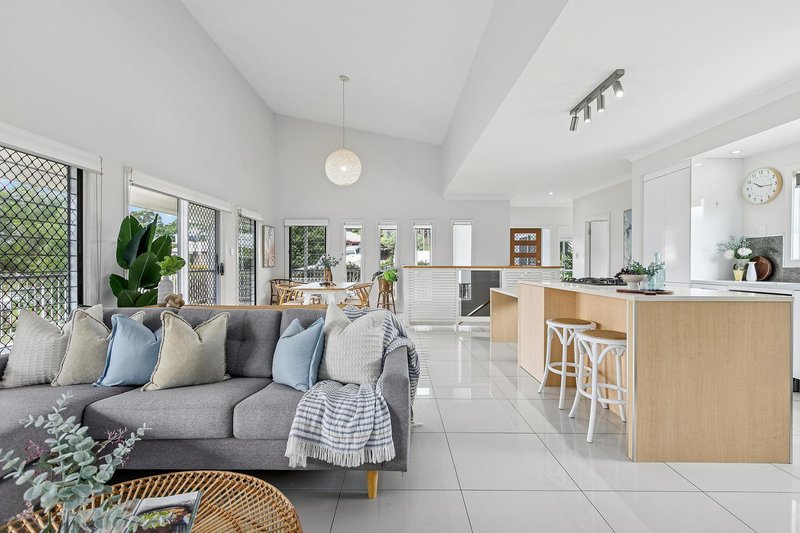 Photo - 21 Waterview Drive, Lammermoor QLD 4703 - Image 3