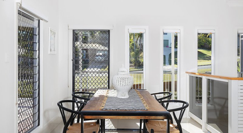 Photo - 21 Waterview Drive, Lammermoor QLD 4703 - Image 5