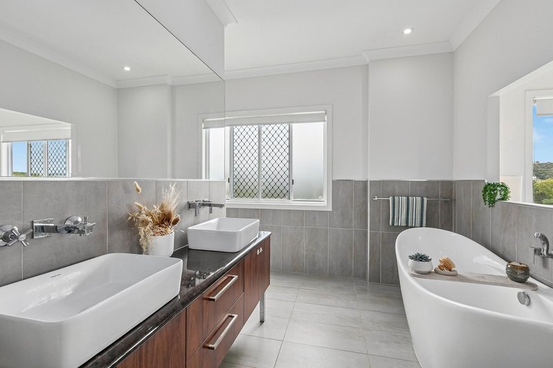 Photo - 21 Waterview Drive, Lammermoor QLD 4703 - Image 8