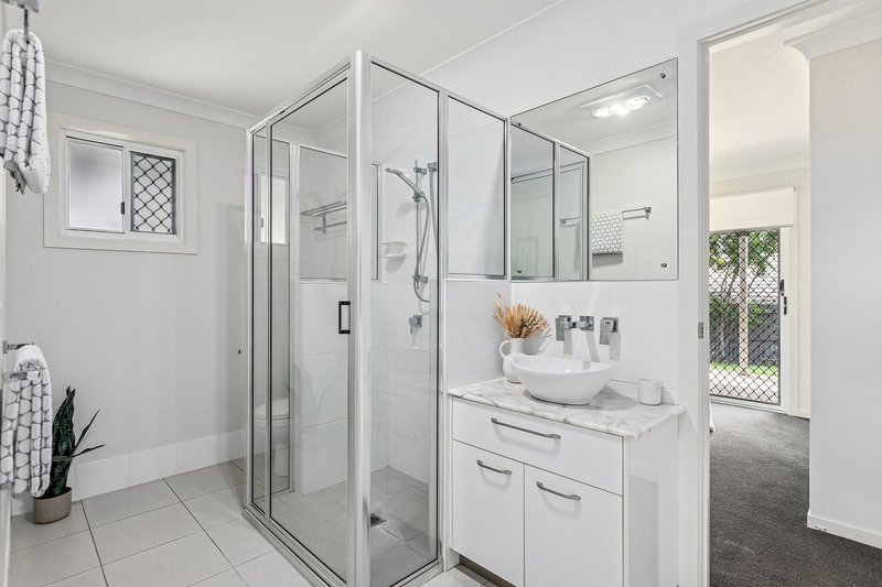 Photo - 21 Waterview Drive, Lammermoor QLD 4703 - Image 10