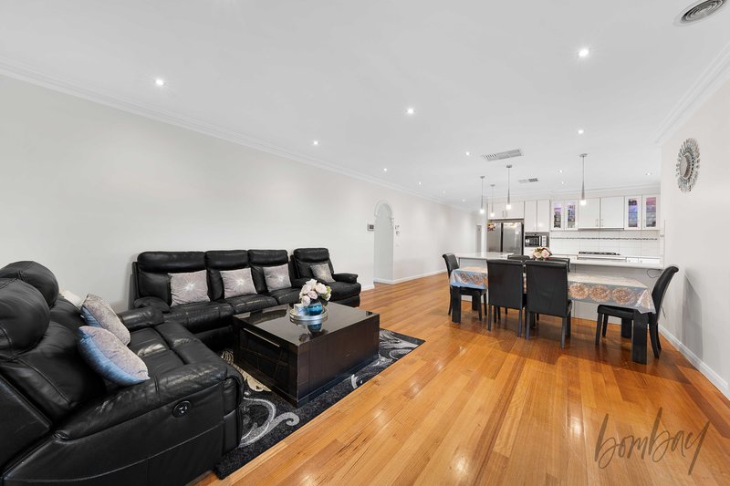 Photo - 21 Wattletree Street, Craigieburn VIC 3064 - Image 6