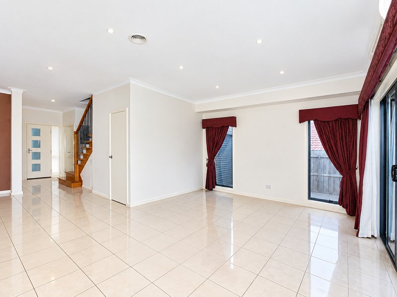 Photo - 21 Wattleview Road, Roxburgh Park VIC 3064 - Image 2