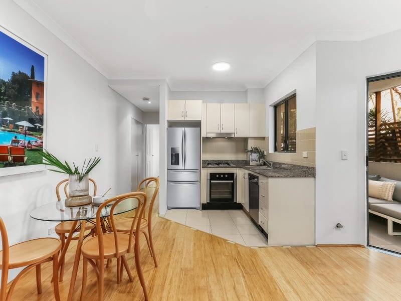 Photo - 2/1 Waverley Crescent, Bondi Junction NSW 2022 - Image 2